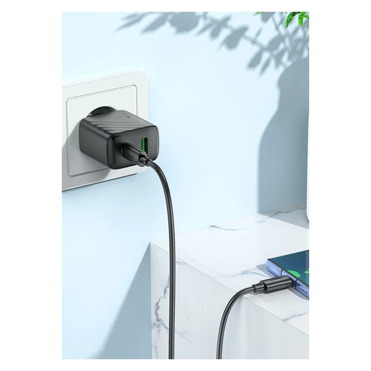 Hoco. CS23A Sunlight 30W 1 Adet Type-C ve 1 Adet USB 3.0 QC Çıkışlı Ekstra Type-C to Type-C Kablolu PD Hızlı Şarj Aleti - Siyah