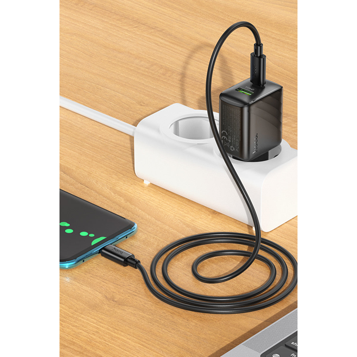 Hoco. CS25A Rico 20W 1 Adet Type-C ve 1 Adet USB 3.0 QC Çıkışlı Ekstra Type-C to Type-C Kablolu PD Hızlı Şarj Aleti