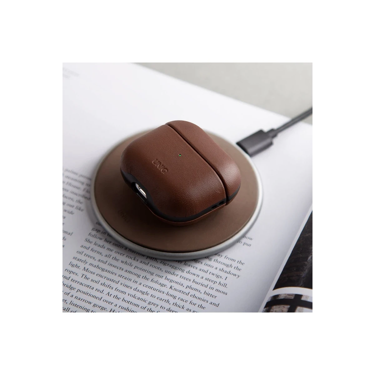 Uniq Apple Airpods 3 (3.nesil) Terra Genuine Deri Kılıf - Kahverengi