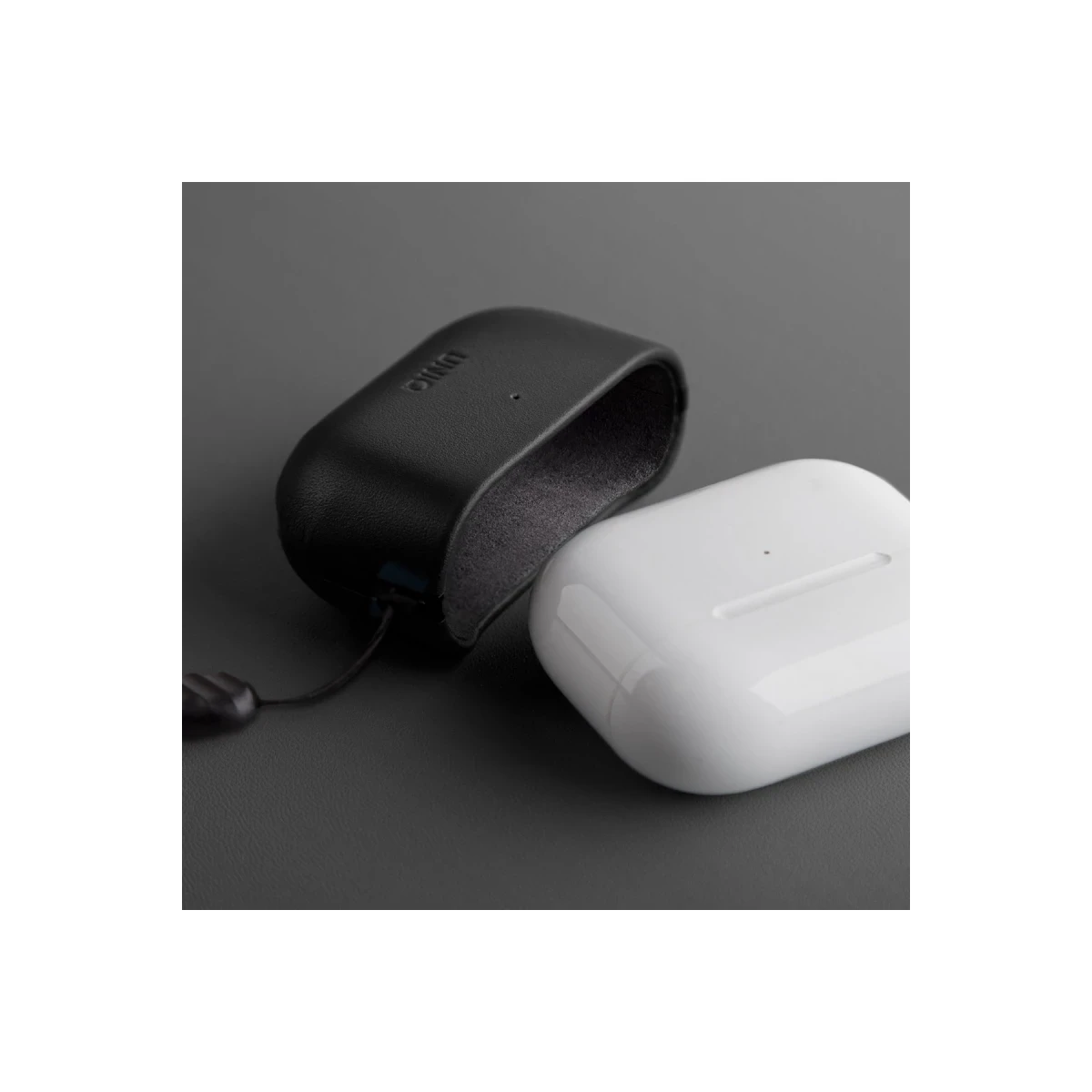 Uniq Apple Airpods 3 (3.nesil) Terra Genuine Deri Kılıf - Siyah
