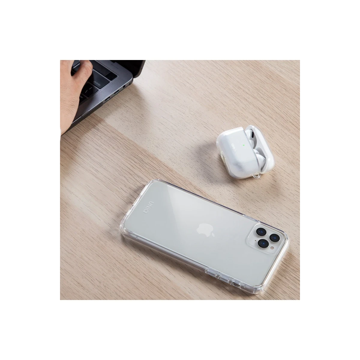 Uniq Apple Airpods 4 (4.nesil) Glase Silikon Kılıf - Siyah