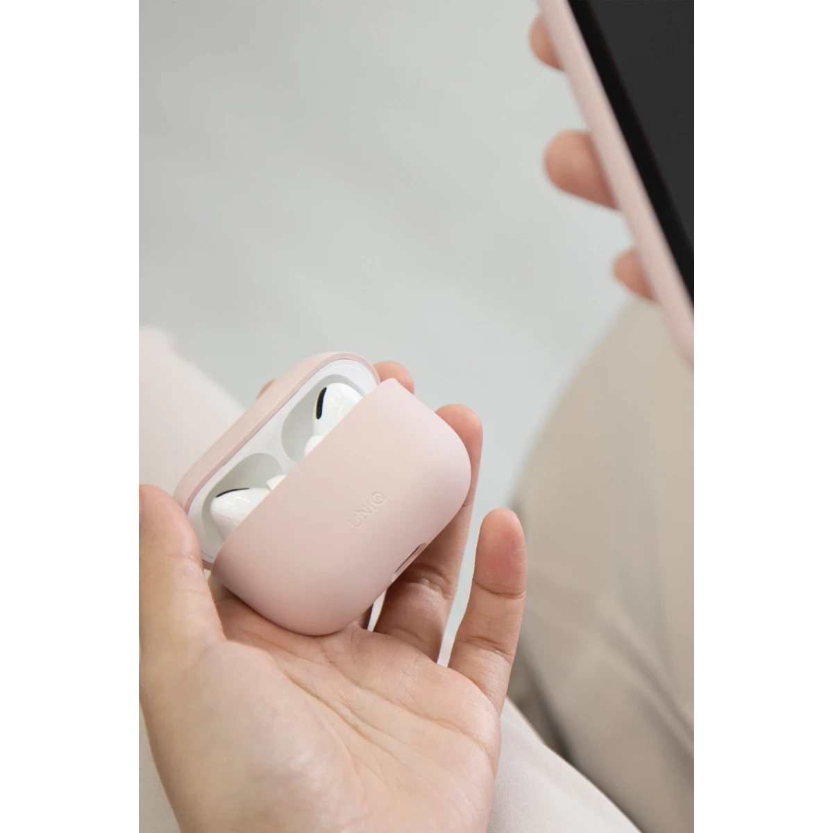 Uniq Apple Airpods Pro 2 (2.nesil) Lino Silikon Kılıf - Lila