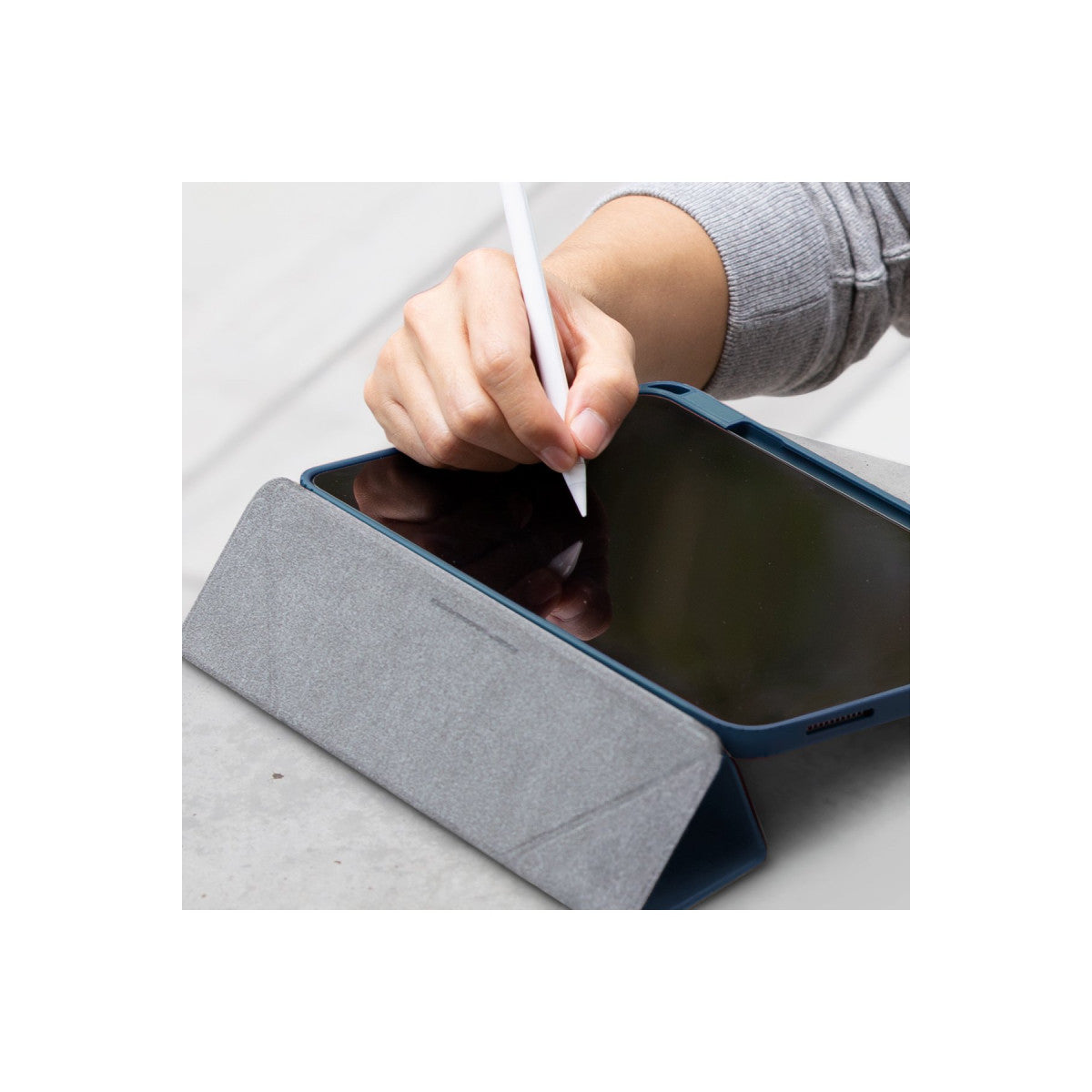Uniq Apple iPad 2025 10.9 10.Nesil (A16) Moven Standlı Tablet Kapak
