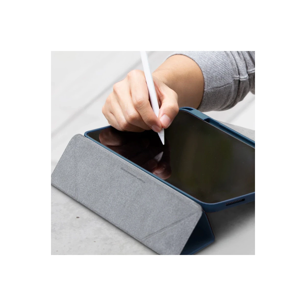Uniq Apple iPad Pro 11 (2024) Moven Standlı Tablet Kapak - Gri