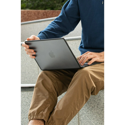 Uniq Apple Macbook Air 13 (2022) Venture Hybrid Macbook Kapak - Siyah