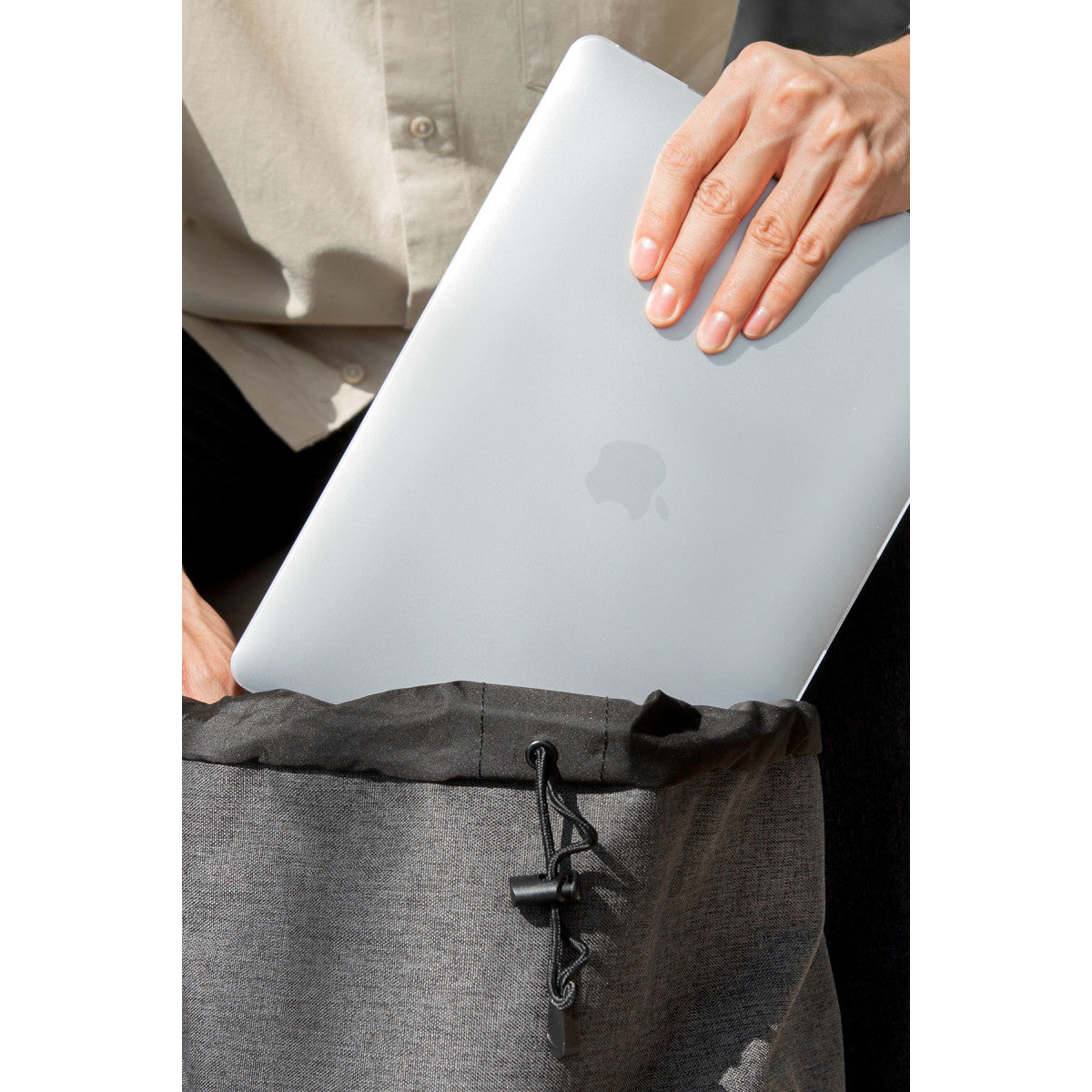 Uniq Apple Macbook Pro 14 (2024) Vero Macbook Kapak