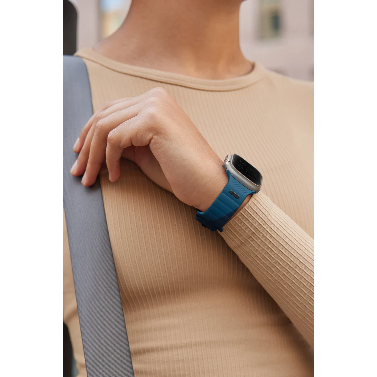 Uniq Apple Watch Ultra 49mm Stride Rubber FKM Designer Edition Silikon Kordon - Siyah-Kırmızı