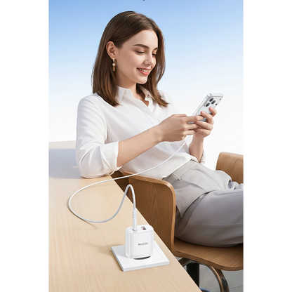 Yesido YC106 20W USB-A ve Type-C Çıkışlı Type-C to Type-C Kablolu PD Şarj Cihazı - Beyaz