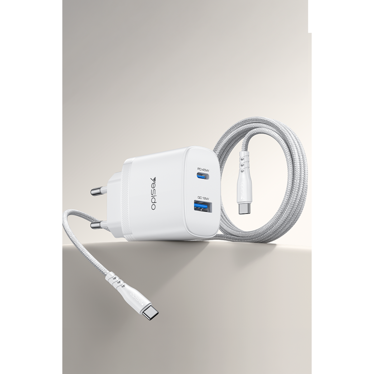 Yesido YC110 45W USB-A ve Type-C Çıkışlı 1M Type-C to Type-C Kablolu PD Hızlı Şarj Cihazı