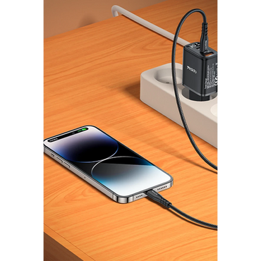 Yesido YC69 Dijital Göstergeli 1 Adet 30W USB ve 2 Adet 30W Type-C Çıkışlı PD Hızlı Şarj Cihazı - Siyah