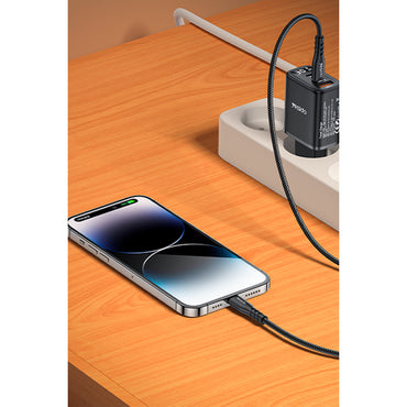 Yesido YC69 Dijital Göstergeli 1 Adet 30W USB ve 2 Adet 30W Type-C Çıkışlı PD Hızlı Şarj Cihazı
