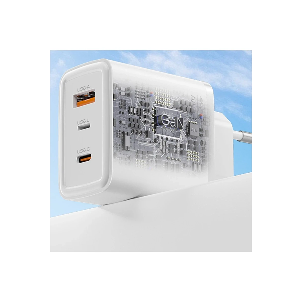 Yesido YC70 1 Adet 65W Type-C / 1 Adet 30W USB ve 1 Adet 45W Lightning Çıkışlı Ekstra 2M Type-C to Ligtning Kablolu GAN Hızlı Şarj Cihazı - Beyaz