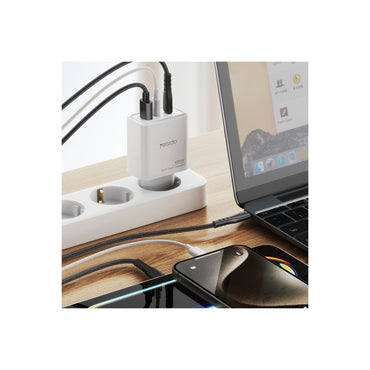 Yesido YC70 1 Adet 65W Type-C / 1 Adet 30W USB ve 1 Adet 45W Lightning Çıkışlı Ekstra 2M Type-C to Ligtning Kablolu GAN Hızlı Şarj Cihazı