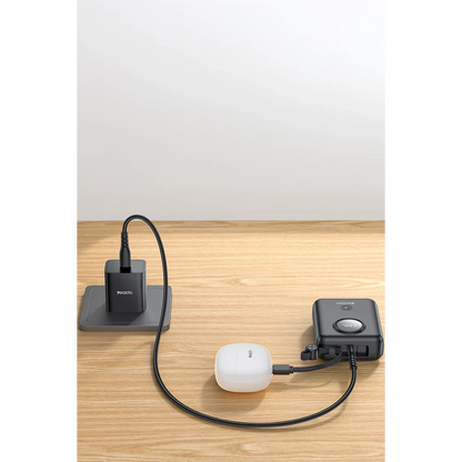 Yesido YP64 10.000 mAh Dijital Göstergeli Dahili Type-C ve Lightning Kablolu PD Mini Powerbank - Siyah