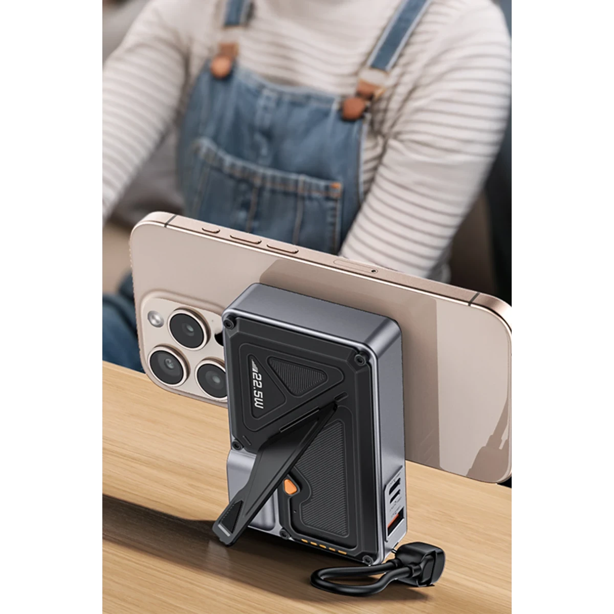 Yesido YP89 Akım Korumalı ve Stantlı 10.000 mAh 5in1 22.5W PD ve 15W Kablosuz Hızlı Şarj Destekli Magsafe Powerbank - Siyah