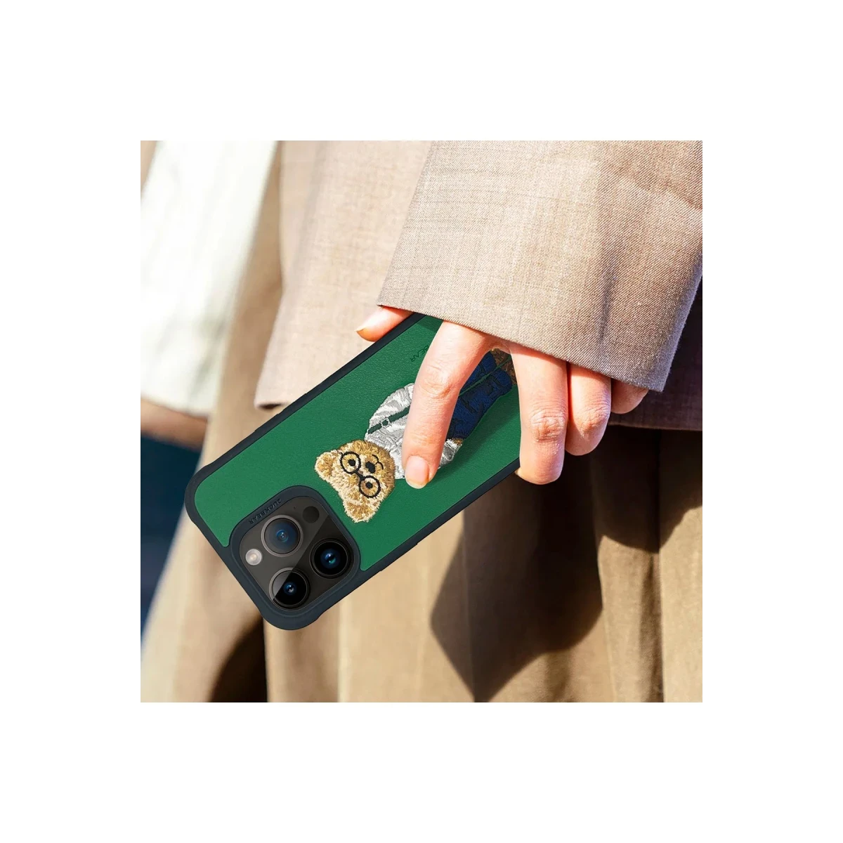 ZuckBear Apple iPhone 15 Pro Max London Classic Kapak - Mayfair Swank