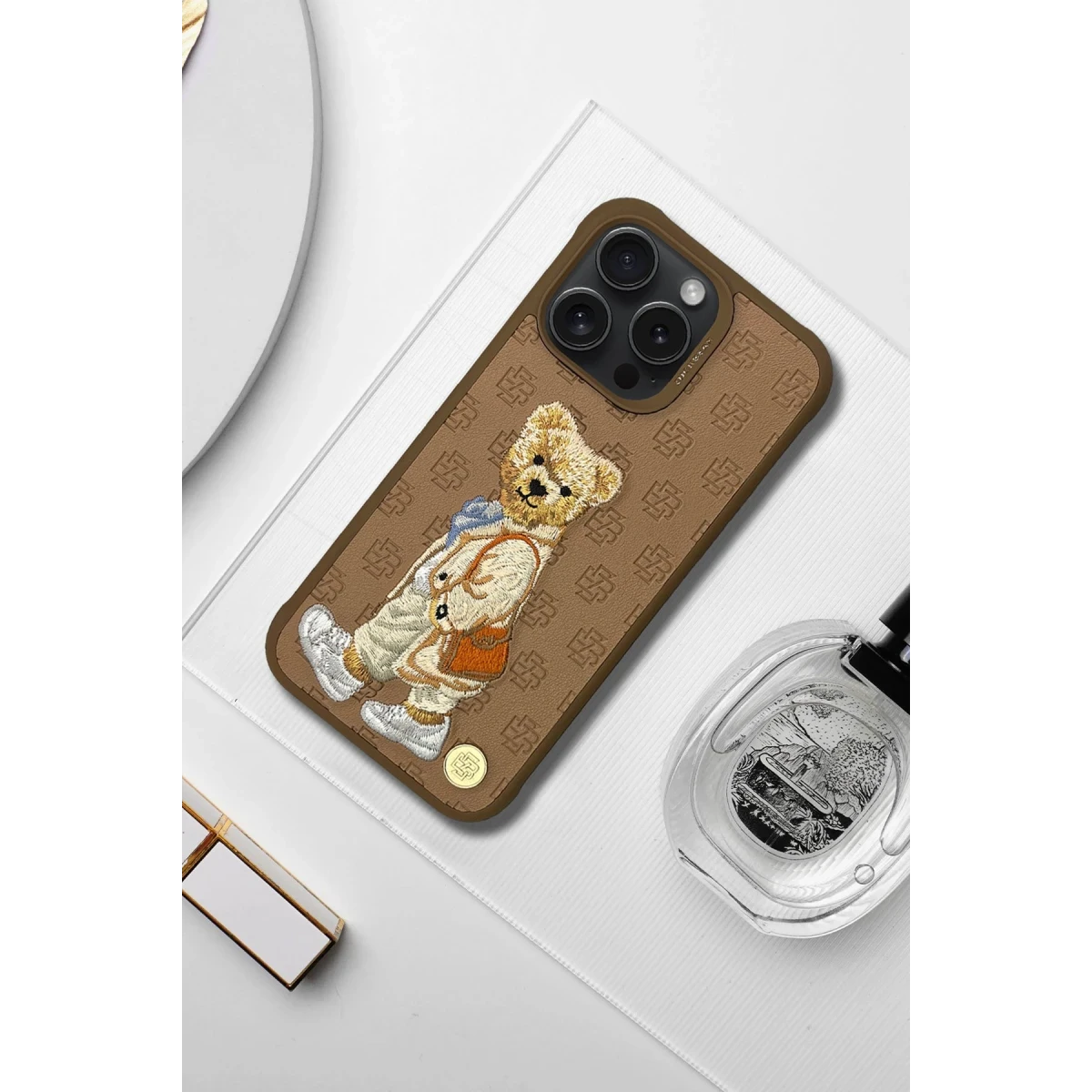 ZuckBear Apple iPhone 15 Pro Paris Gentleman Kapak - Bag