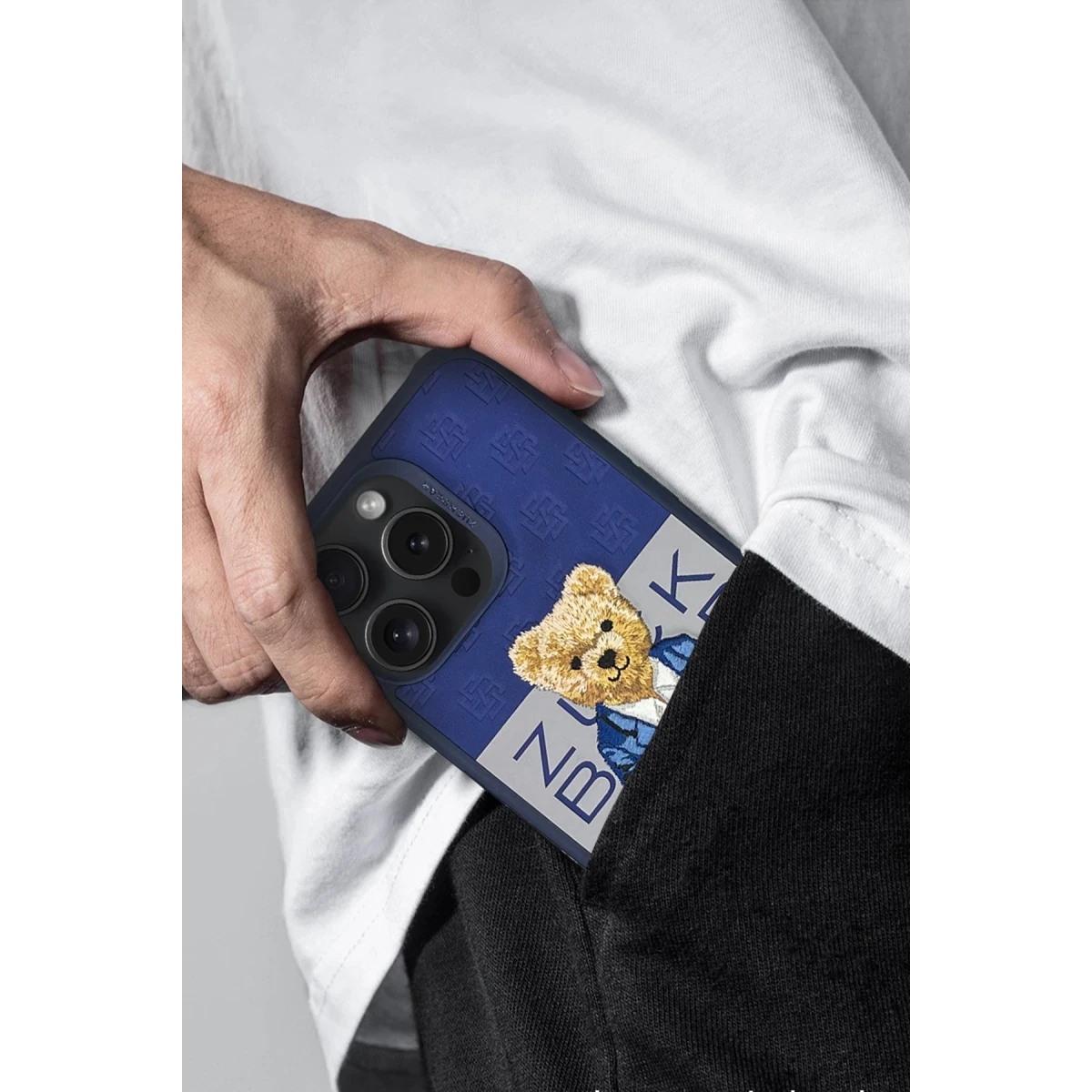 ZuckBear Apple iPhone 15 Pro Paris Gentleman Kapak - Bow Tie